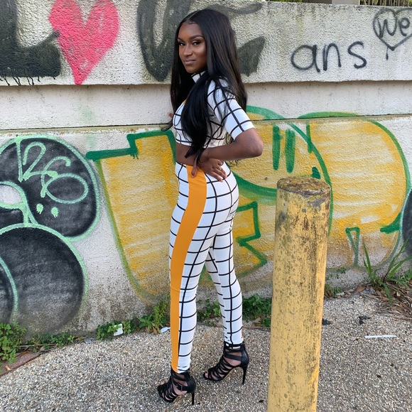 white grid set - Picture 2 of 2